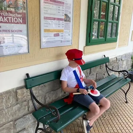 Familienurlaub Im Bahnhof *